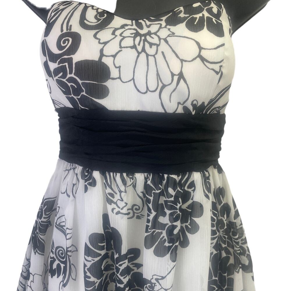White House Black Market Sleeveless Princess Empire Waist Floral White/Blk Sz 8 - Picture 2 of 11